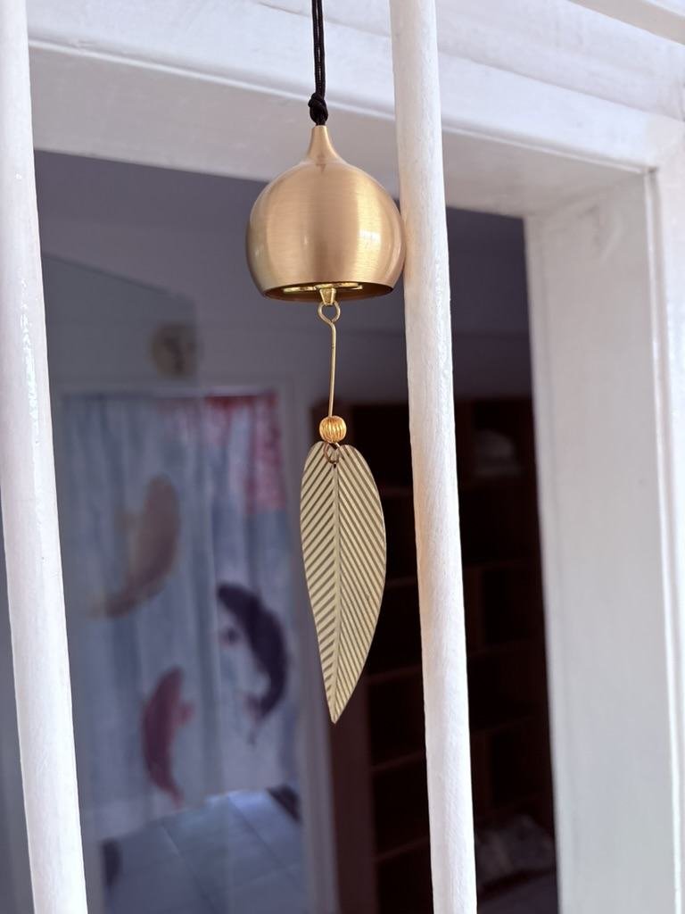 Sino decorativo na entrada do dojo