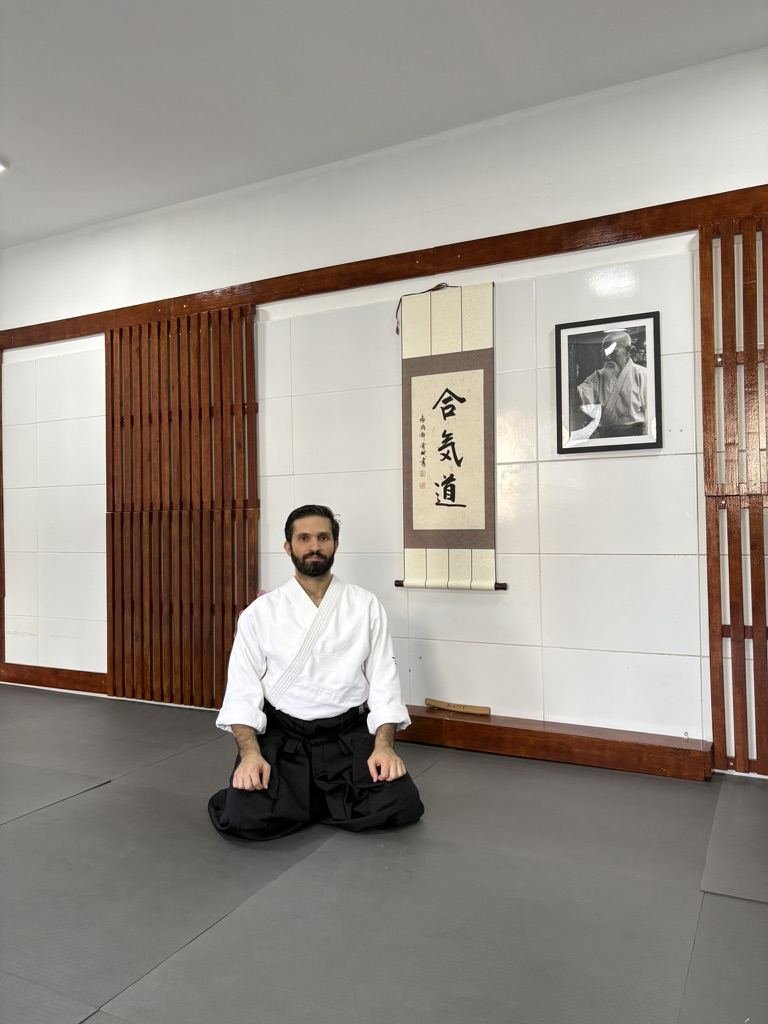 Sensei Felipe Alberto aplicando uma técnica de controle durante o treino
